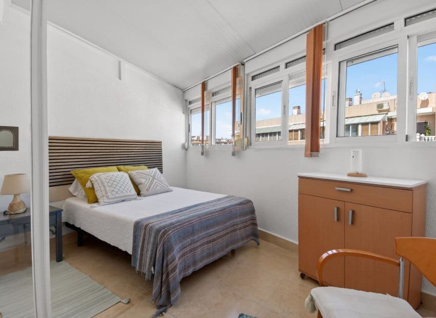 1 Zimmer Apartment zu verkaufen in Torrevieja - 127.000 € (Ref: 9729484)