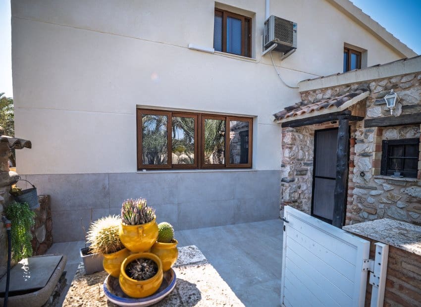 4 soveværelse Finca/Landehus til salg i La Hoya med swimmingpool - € 450.000 (Ref: 9729486)