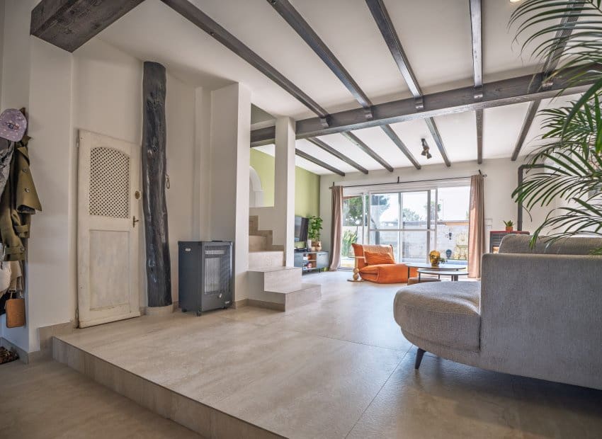 4 soveværelse Finca/Landehus til salg i La Hoya med swimmingpool - € 450.000 (Ref: 9729486)