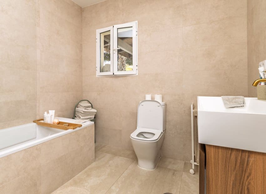 4 soveværelse Finca/Landehus til salg i La Hoya med swimmingpool - € 450.000 (Ref: 9729486)