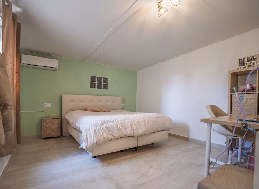 4 soveværelse Finca/Landehus til salg i La Hoya med swimmingpool - € 450.000 (Ref: 9729486)