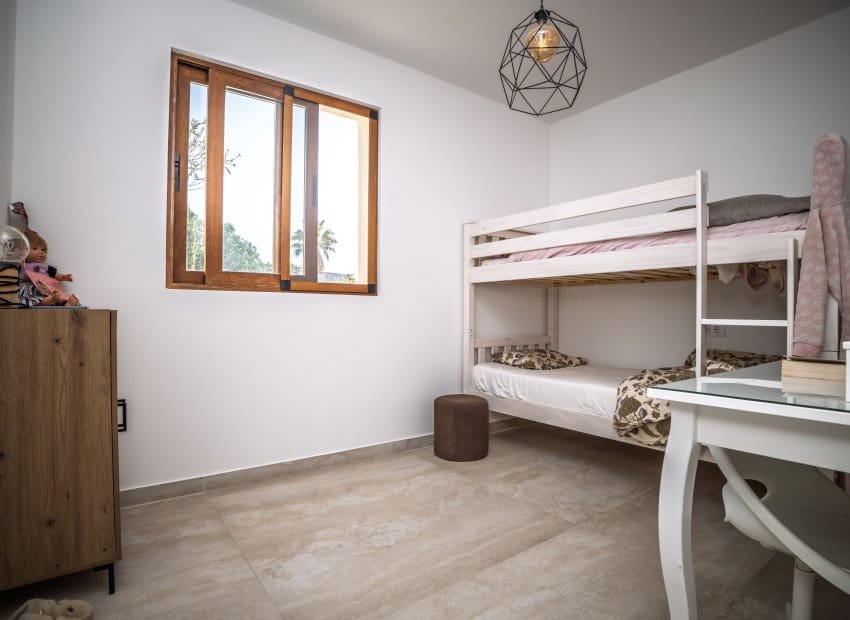 4 soveværelse Finca/Landehus til salg i La Hoya med swimmingpool - € 450.000 (Ref: 9729486)