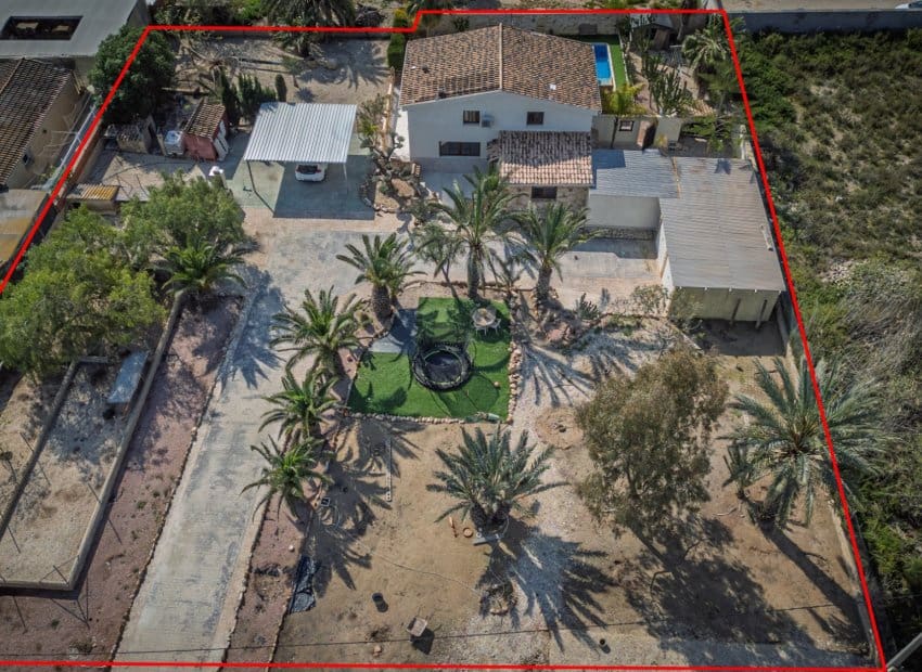 4 soveværelse Finca/Landehus til salg i La Hoya med swimmingpool - € 450.000 (Ref: 9729486)