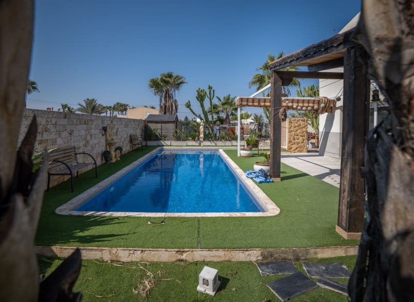 4 soveværelse Finca/Landehus til salg i La Hoya med swimmingpool - € 450.000 (Ref: 9729486)