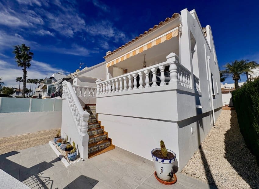 3 sovrum Villa till salu i Villamartin med pool - 289 000 € (Ref: 9733423)