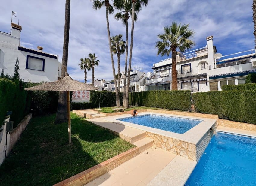 3 sovrum Villa till salu i Villamartin med pool - 289 000 € (Ref: 9733423)