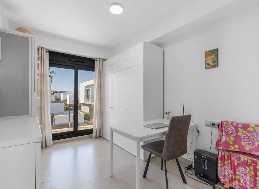 3 makuuhuone Huvila myytävänä paikassa Vistabella mukana uima-altaan - 419 500 € (Ref: 9735877)