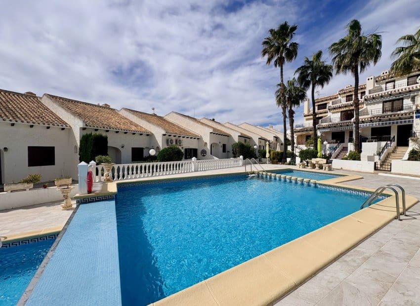 4 bedroom Apartment for sale in Cabo Roig with pool - € 390,000 (Ref: 9739155)