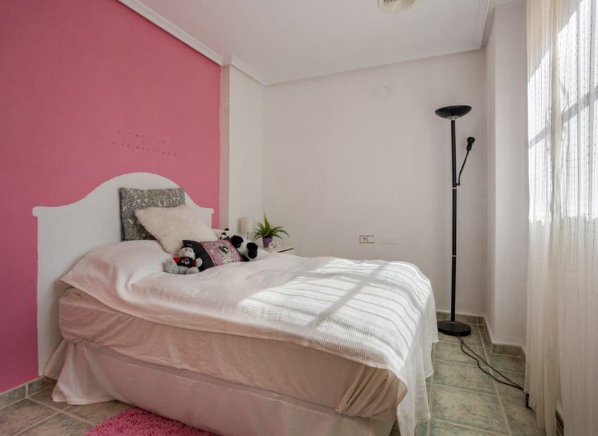 Chalet de 2 habitaciones en Guardamar del Segura en venta con piscina - 299.900 € (Ref: 9739156)