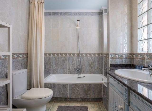 Chalet de 2 habitaciones en El Moncayo - El Pòrtic, Guardamar del Segura en venta con piscina - 299.900 € (Ref: 9739156)