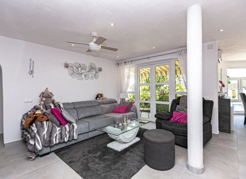 6 soverom Villa til salgs i Orihuela Costa med svømmebasseng - € 799 000 (Ref: 9745855)