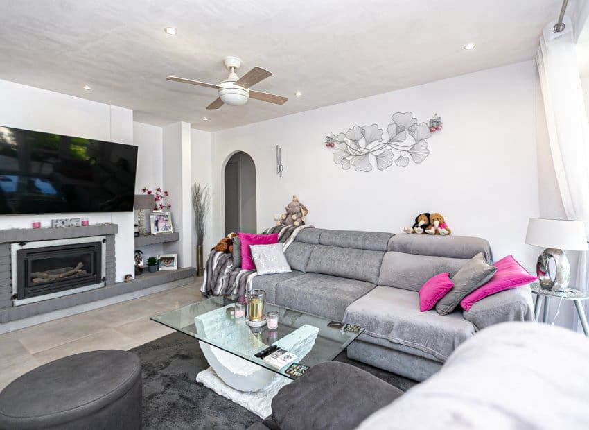 6 soverom Villa til salgs i Orihuela Costa med svømmebasseng - € 799 000 (Ref: 9745855)