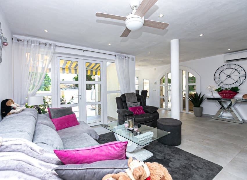 6 soverom Villa til salgs i Orihuela Costa med svømmebasseng - € 799 000 (Ref: 9745855)