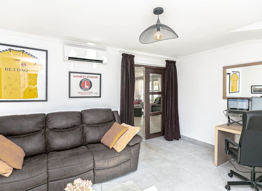 6 soverom Villa til salgs i Orihuela Costa med svømmebasseng - € 799 000 (Ref: 9745855)