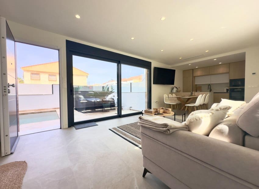 2 bedroom Apartment for sale in San Pedro del Pinatar with pool - € 279,900 (Ref: 9745859)