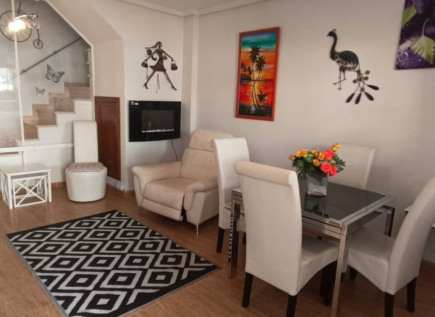 2 makuuhuone Huvila myytävänä paikassa Orihuela Costa mukana uima-altaan - 185 000 € (Ref: 9745861)