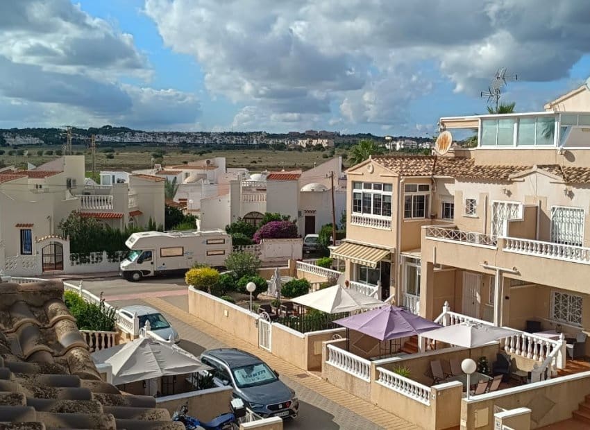 2 makuuhuone Huvila myytävänä paikassa Orihuela Costa mukana uima-altaan - 185 000 € (Ref: 9745861)