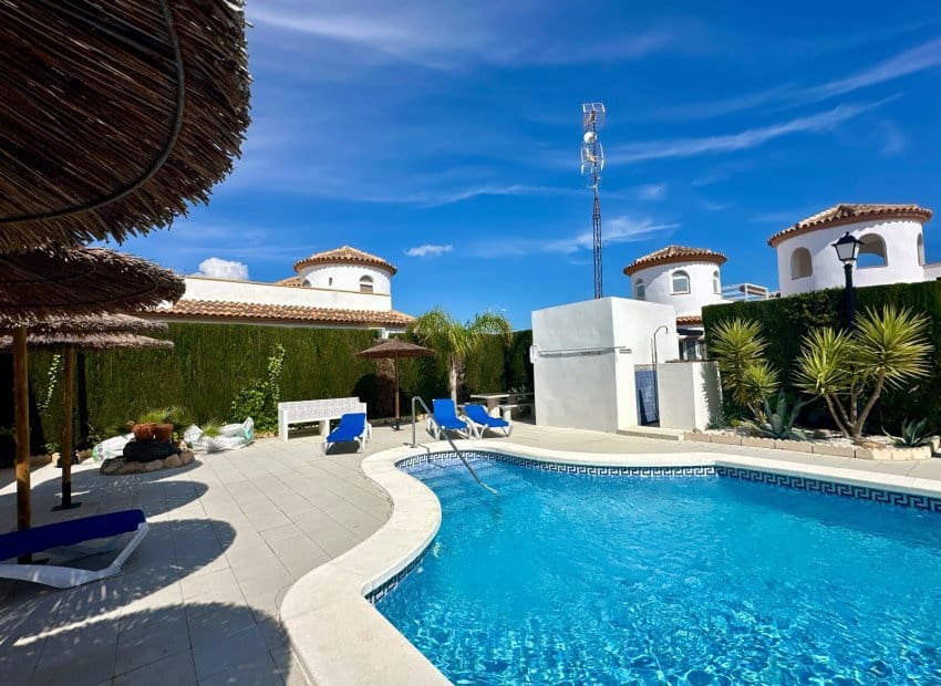3 bedroom Villa for sale in El Raso with pool - € 220,000 (Ref: 9747374)