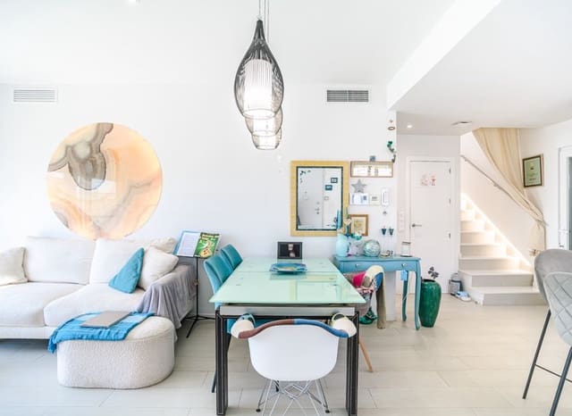 Chalet de 3 habitaciones en Pilar de la Horadada en venta - 450.000 € (Ref: 9747375)