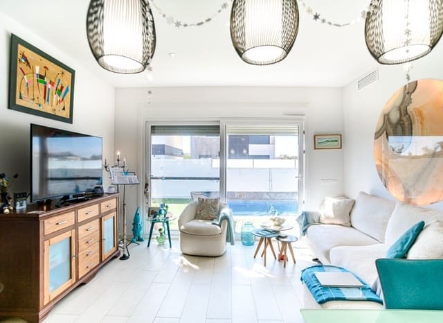 Chalet de 3 habitaciones en Pilar de la Horadada en venta - 450.000 € (Ref: 9747375)