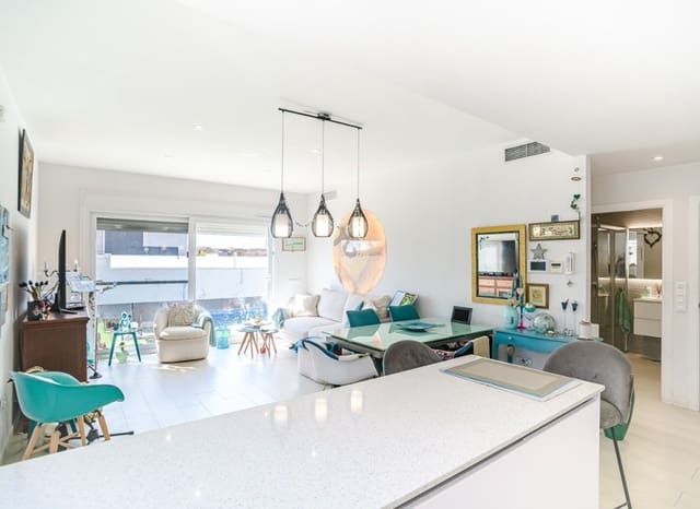 Chalet de 3 habitaciones en Pilar de la Horadada en venta - 450.000 € (Ref: 9747375)