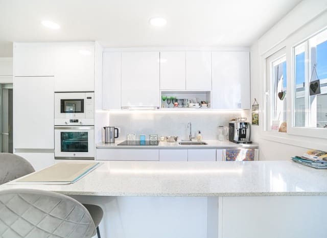 Chalet de 3 habitaciones en Pilar de la Horadada en venta - 450.000 € (Ref: 9747375)