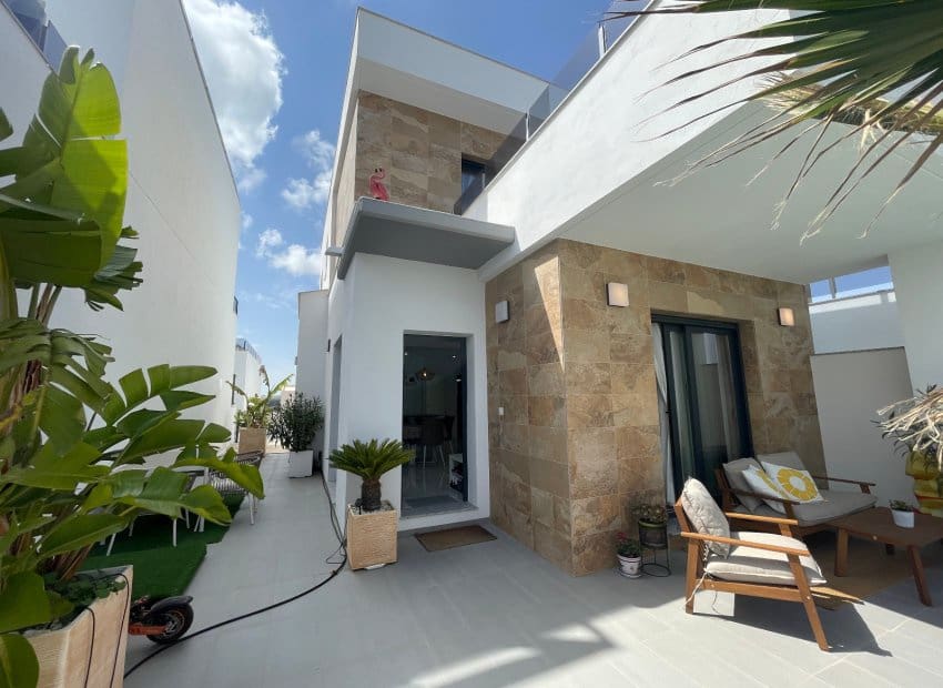 3 bedroom Villa for sale in Benijofar with pool - € 379,990 (Ref: 9747376)