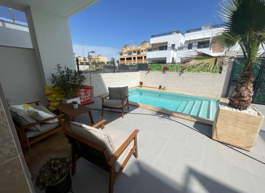 3 bedroom Villa for sale in Benijofar with pool - € 379,990 (Ref: 9747376)