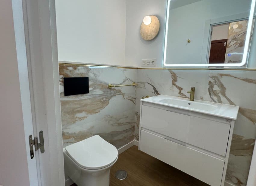 2 slaapkamer Appartement te koop in Punta Prima - € 249.000 (Ref: 9747378)