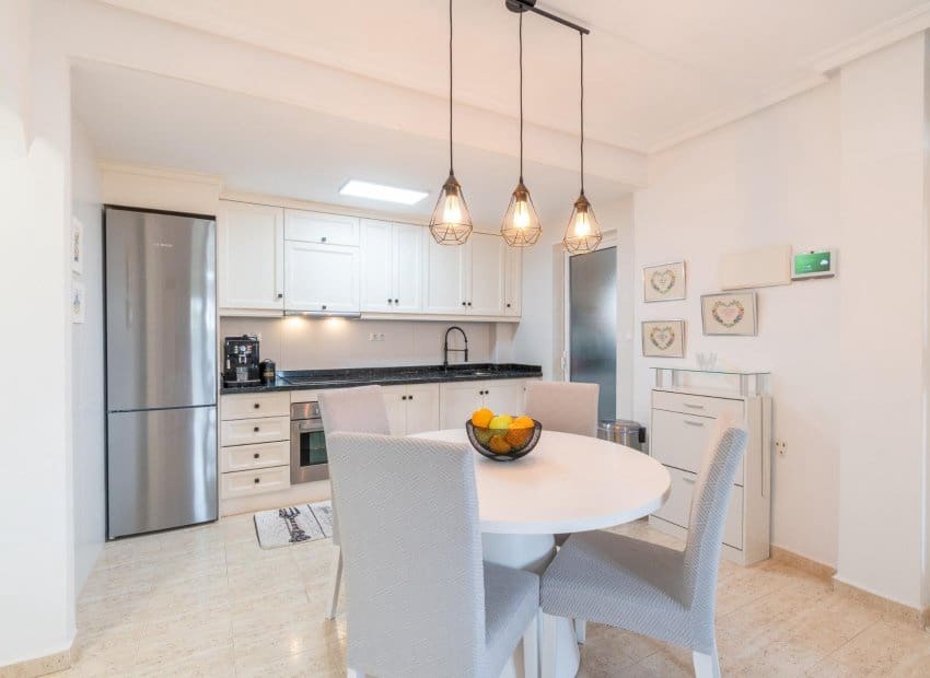 3 makuuhuone Huvila myytävänä paikassa Orihuela Costa mukana uima-altaan - 279 000 € (Ref: 9747380)