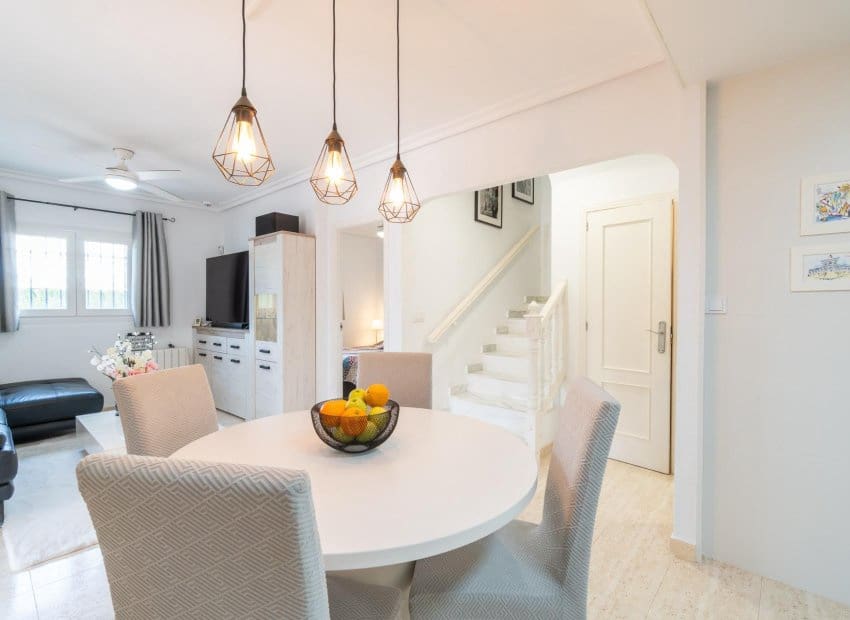 3 makuuhuone Huvila myytävänä paikassa Orihuela Costa mukana uima-altaan - 279 000 € (Ref: 9747380)