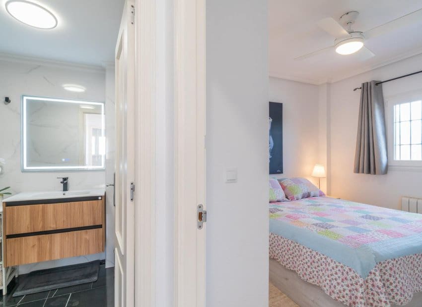 3 makuuhuone Huvila myytävänä paikassa Orihuela Costa mukana uima-altaan - 279 000 € (Ref: 9747380)