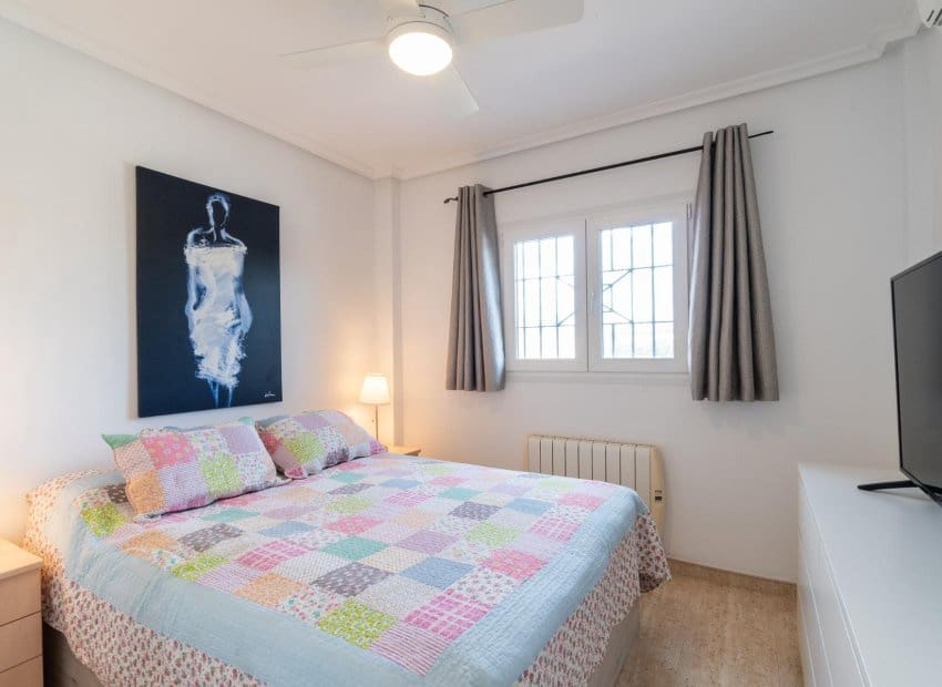 3 makuuhuone Huvila myytävänä paikassa Orihuela Costa mukana uima-altaan - 279 000 € (Ref: 9747380)