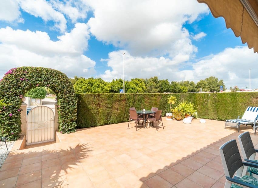 3 makuuhuone Huvila myytävänä paikassa Orihuela Costa mukana uima-altaan - 279 000 € (Ref: 9747380)