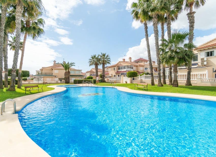 3 makuuhuone Huvila myytävänä paikassa Orihuela Costa mukana uima-altaan - 279 000 € (Ref: 9747380)