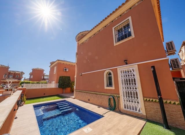 3 slaapkamer Villa te koop in Playa Flamenca, Orihuela met zwembad - € 269.950 (Ref: 9747381)