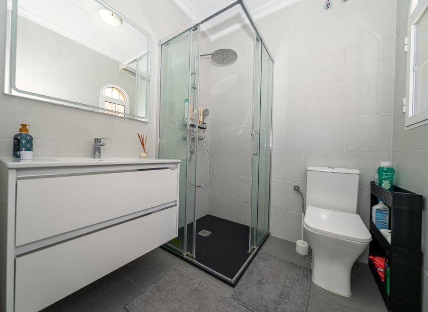 3 slaapkamer Villa te koop in Playa Flamenca met zwembad - € 269.950 (Ref: 9747381)