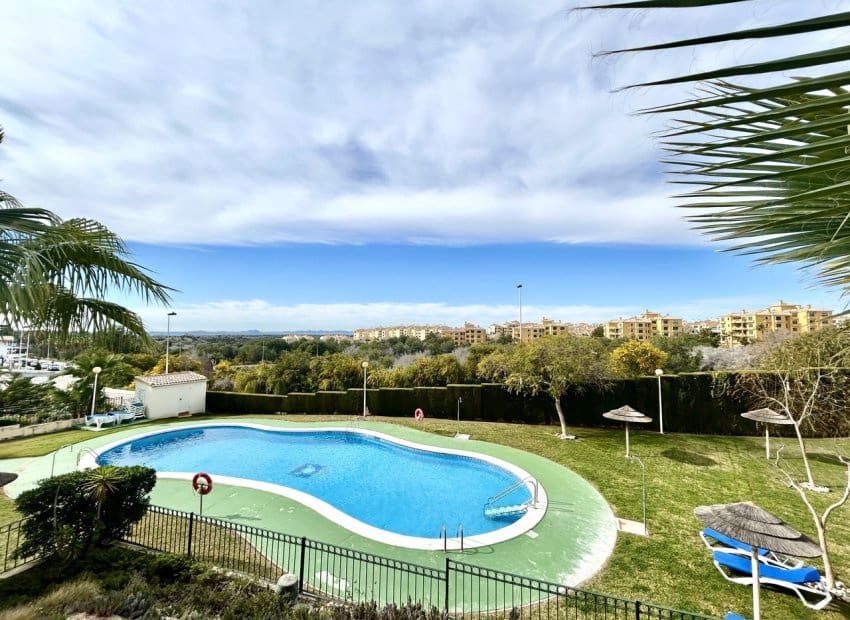 2 soveværelse Lejlighed til salg i Orihuela med swimmingpool - € 195.000 (Ref: 9748248)