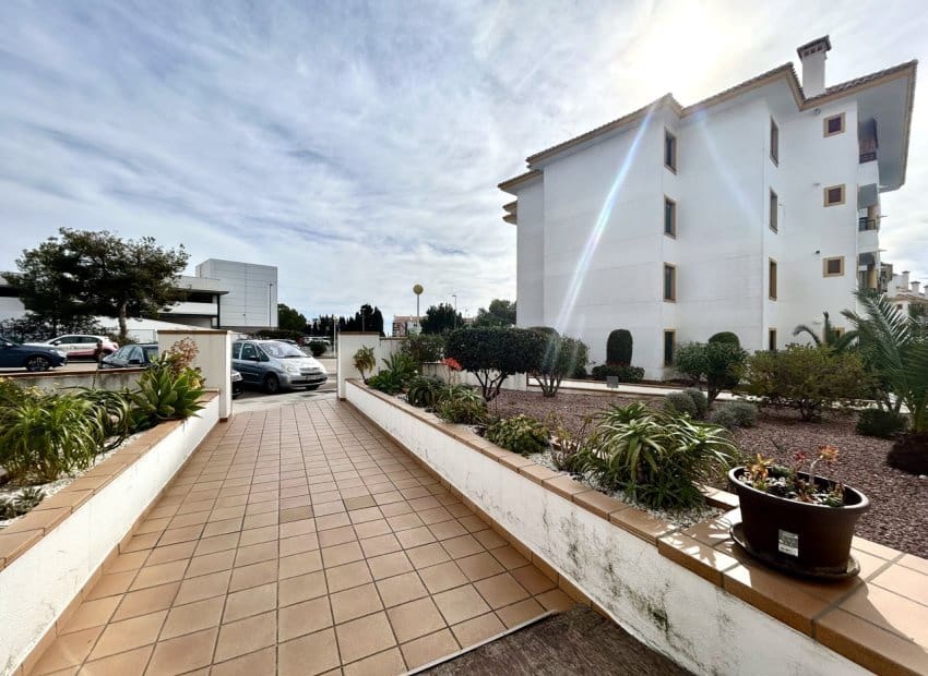 2 soveværelse Lejlighed til salg i Orihuela med swimmingpool - € 195.000 (Ref: 9748248)