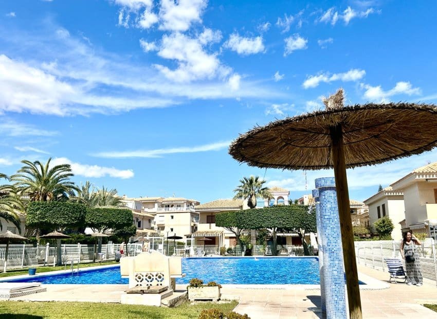 2 sypialnia Dom na sprzedaż w Playa Flamenca z basenem - 259 000 € (Ref: 9748249)