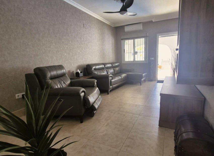 2 soverom Villa til salgs i San Miguel de Salinas med svømmebasseng - € 240 000 (Ref: 9748250)