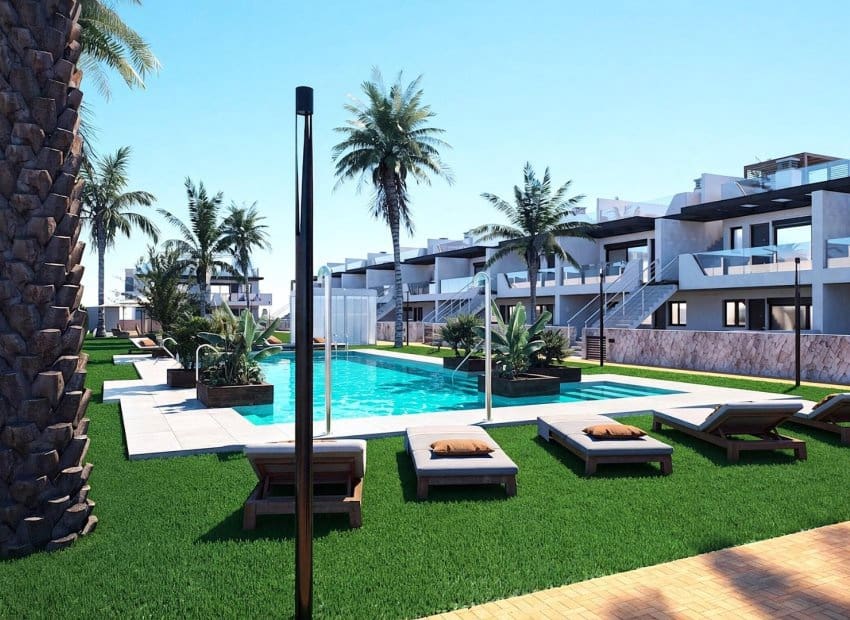 Apartamento de 3 habitaciones en Pilar de la Horadada en venta con piscina - 375.000 € (Ref: 9752561)