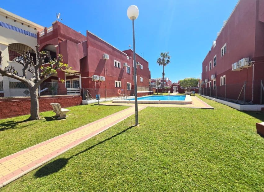 2 makuuhuone Huoneisto myytävänä paikassa Los Altos mukana uima-altaan - 215 000 € (Ref: 9755092)