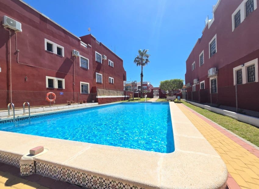 2 makuuhuone Huoneisto myytävänä paikassa Los Altos mukana uima-altaan - 215 000 € (Ref: 9755092)