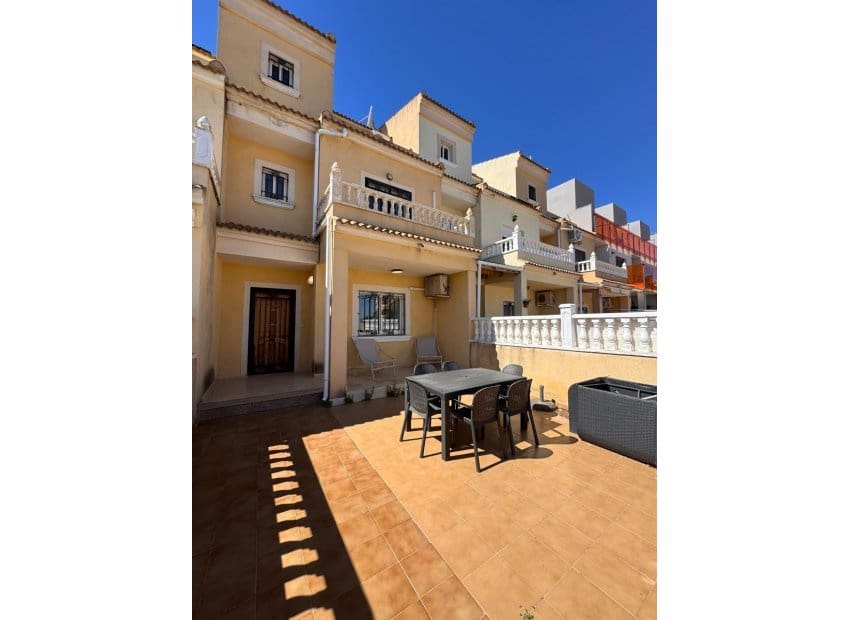 3 soveværelse Byhus til salg i Campoamor med swimmingpool - € 229.995 (Ref: 9761591)