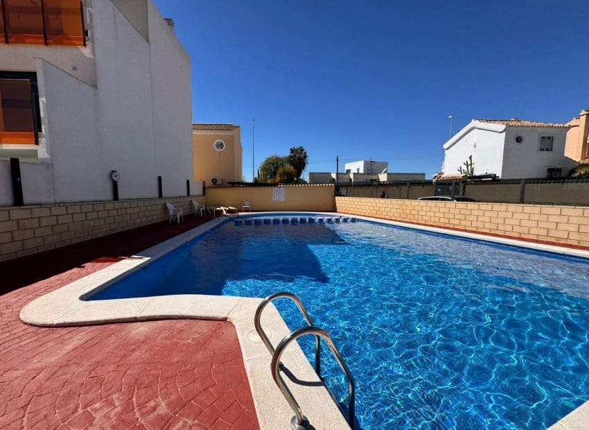 3 soveværelse Byhus til salg i Campoamor med swimmingpool - € 229.995 (Ref: 9761591)