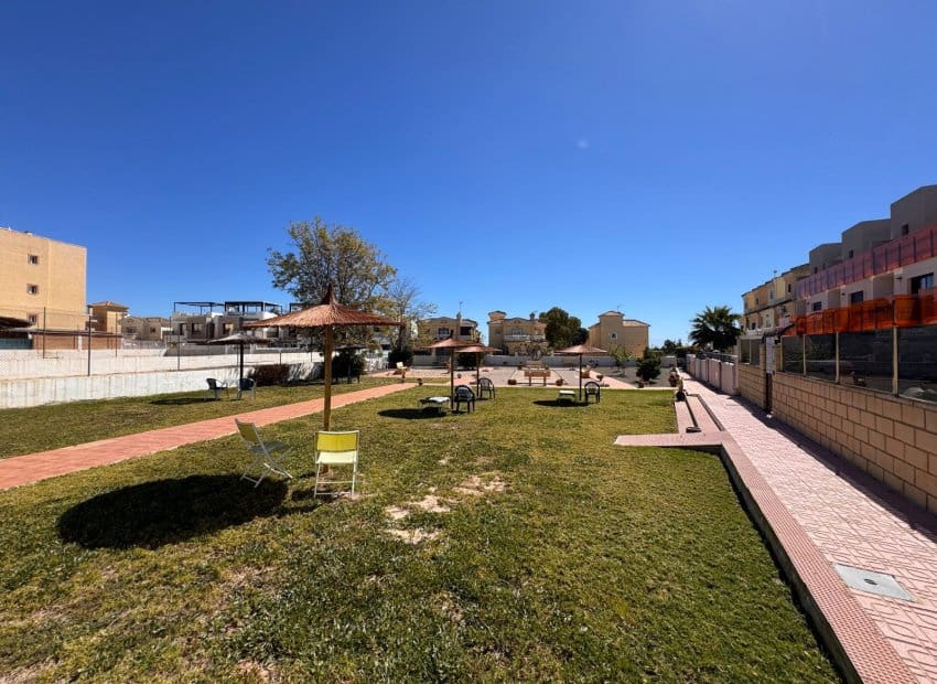 3 soveværelse Byhus til salg i Campoamor med swimmingpool - € 229.995 (Ref: 9761591)