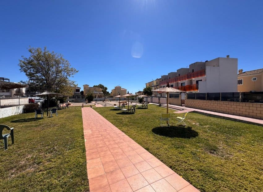 3 soveværelse Byhus til salg i Campoamor med swimmingpool - € 229.995 (Ref: 9761591)