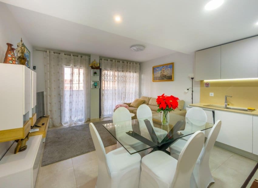 2 chambre Appartement à vendre à Torrevieja avec piscine - 274 000 € (Ref: 9769010)