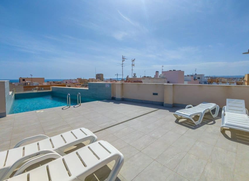 2 chambre Appartement à vendre à Torrevieja avec piscine - 274 000 € (Ref: 9769010)